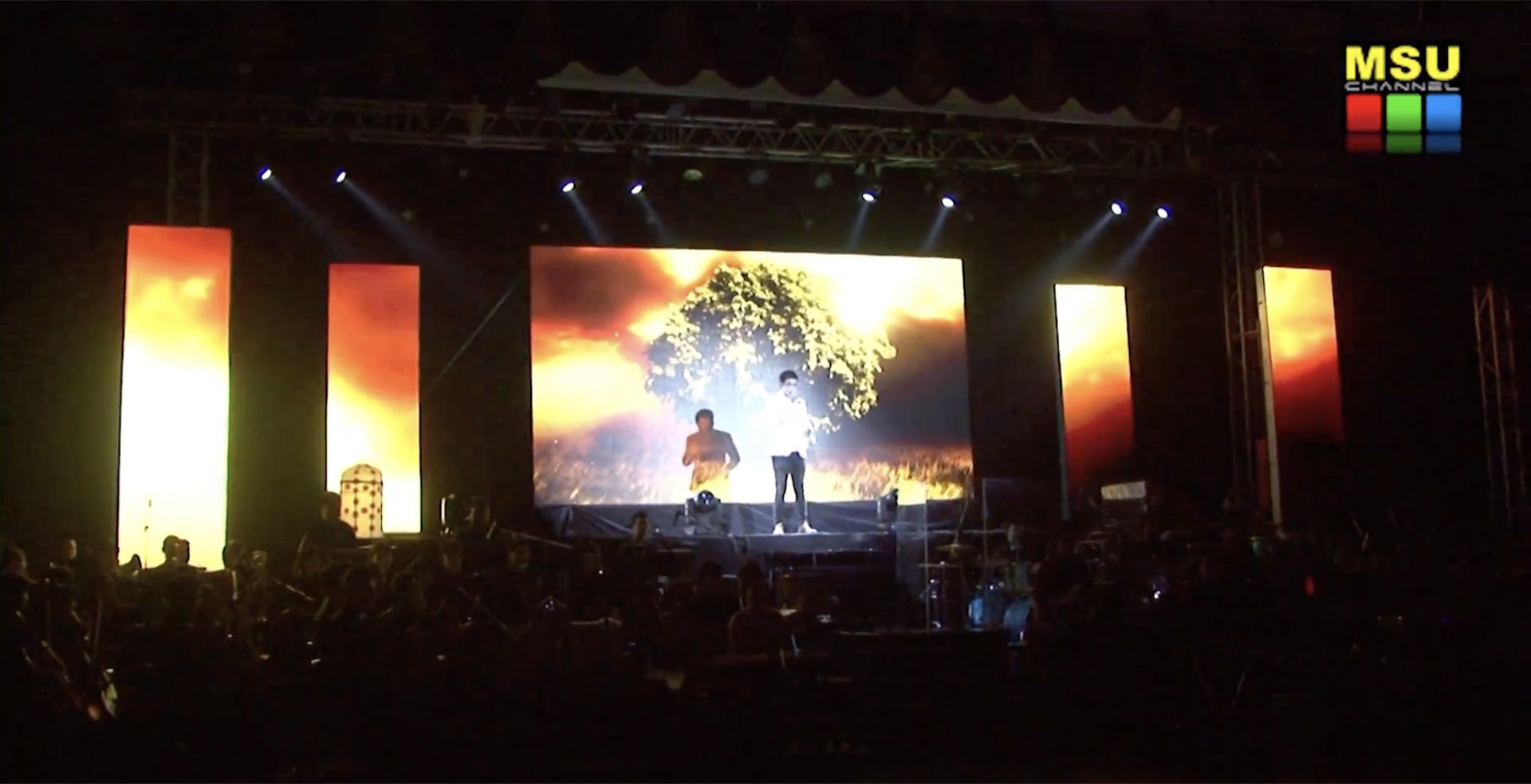 เวทีคอนเสิร์ต OH HA OH THE CONCLUSION พร้อมจอ LED หลักและจอแนวตั้ง